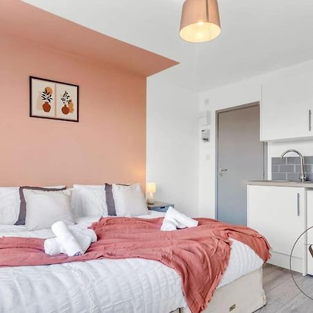 Sienna Longton Studio 2D - Wi-Fi, Alton Towers, Netflix Stoke-on-Trent Exteriér fotografie