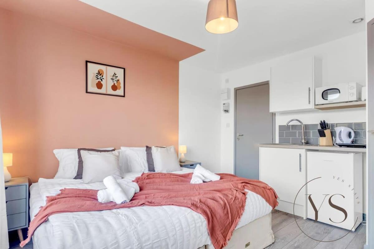 Sienna Longton Studio 2D - Wi-Fi, Alton Towers, Netflix Stoke-on-Trent Exteriér fotografie