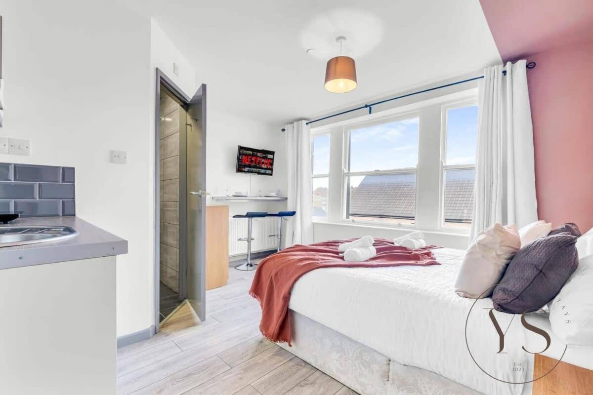 Sienna Longton Studio 2D - Wi-Fi, Alton Towers, Netflix Stoke-on-Trent Exteriér fotografie