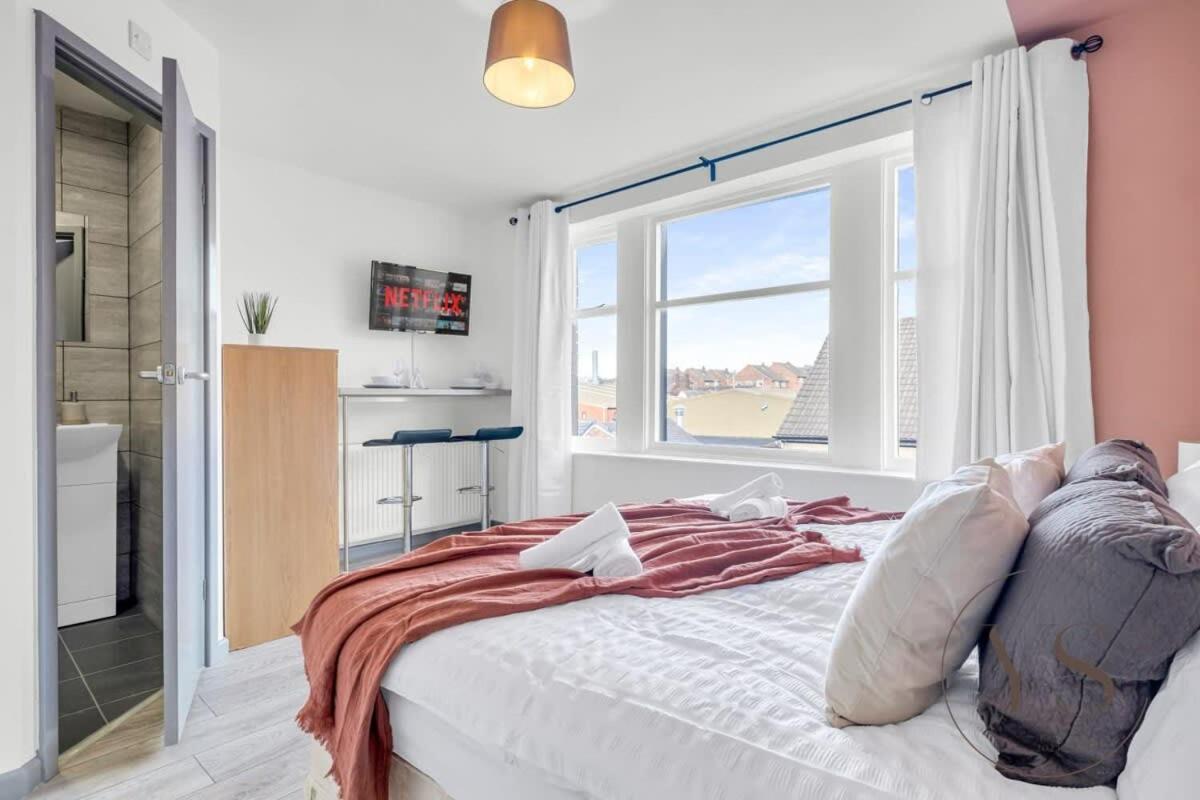 Sienna Longton Studio 2D - Wi-Fi, Alton Towers, Netflix Stoke-on-Trent Exteriér fotografie