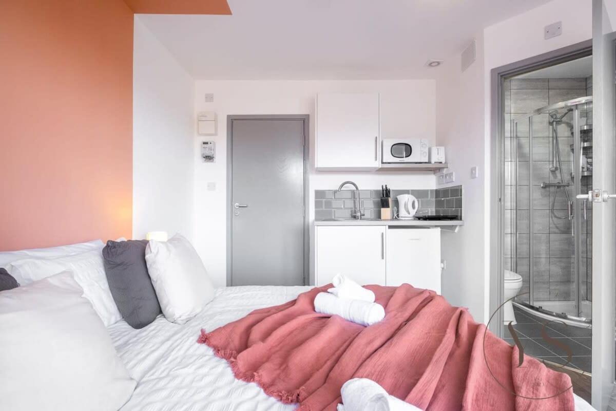 Sienna Longton Studio 2D - Wi-Fi, Alton Towers, Netflix Stoke-on-Trent Exteriér fotografie