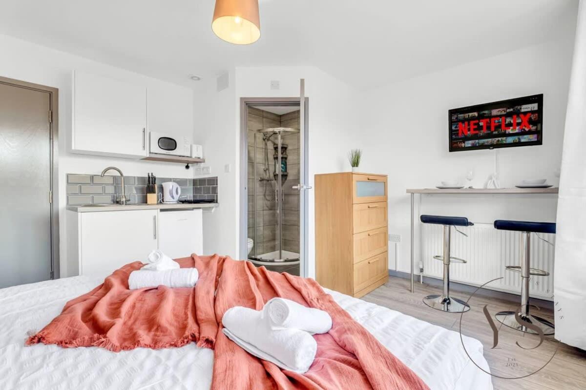 Sienna Longton Studio 2D - Wi-Fi, Alton Towers, Netflix Stoke-on-Trent Exteriér fotografie
